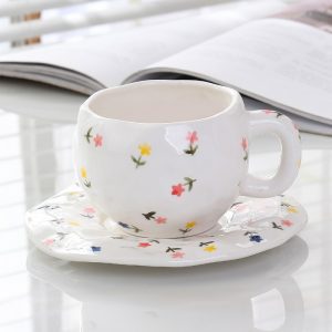 Handmade creative ceramic cup and saucer set Irregular hand-painted love cute mug flower water cup capacity 300ml high temperature firing 34 patterns can be chosen for coffee, tea, cocoa, a variety of hot and cold drinks Free cat claw spoon and cat claw colander