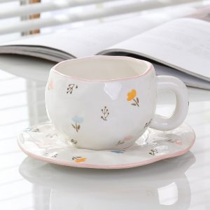 Handmade creative ceramic cup and saucer set Irregular hand-painted love cute mug flower water cup capacity 300ml high temperature firing 34 patterns can be chosen for coffee, tea, cocoa, a variety of hot and cold drinks Free cat claw spoon and cat claw colander