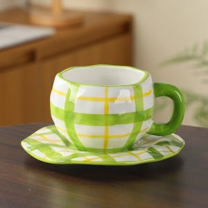Handmade creative ceramic cup and saucer set Irregular hand-painted love cute mug flower water cup capacity 300ml high temperature firing 34 patterns can be chosen for coffee, tea, cocoa, a variety of hot and cold drinks Free cat claw spoon and cat claw colander