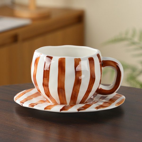 Handmade creative ceramic cup and saucer set Irregular hand-painted love cute mug flower water cup capacity 300ml high temperature firing 34 patterns can be chosen for coffee, tea, cocoa, a variety of hot and cold drinks Free cat claw spoon and cat claw colander