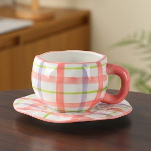 Handmade creative ceramic cup and saucer set Irregular hand-painted love cute mug flower water cup capacity 300ml high temperature firing 34 patterns can be chosen for coffee, tea, cocoa, a variety of hot and cold drinks Free cat claw spoon and cat claw colander
